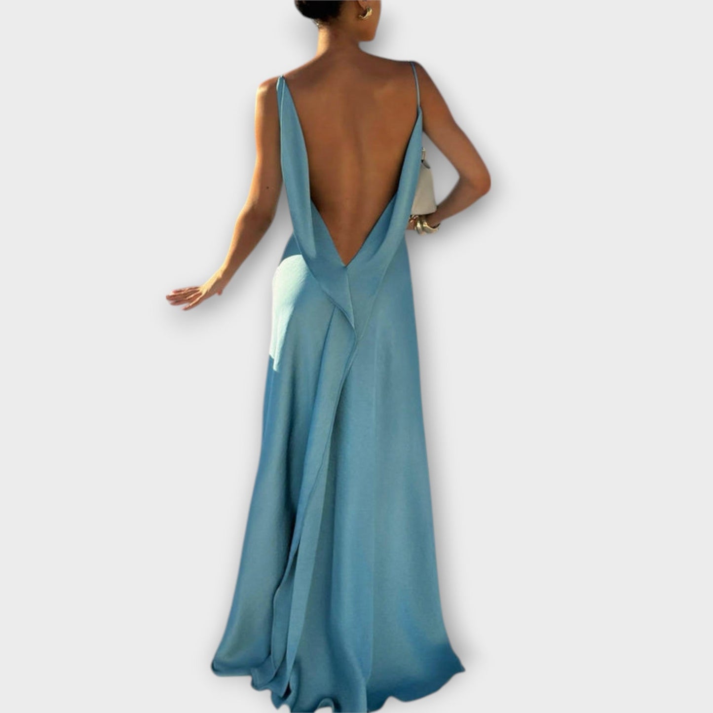 Hallie - Elegante vestido maxi de satén con alta abertura