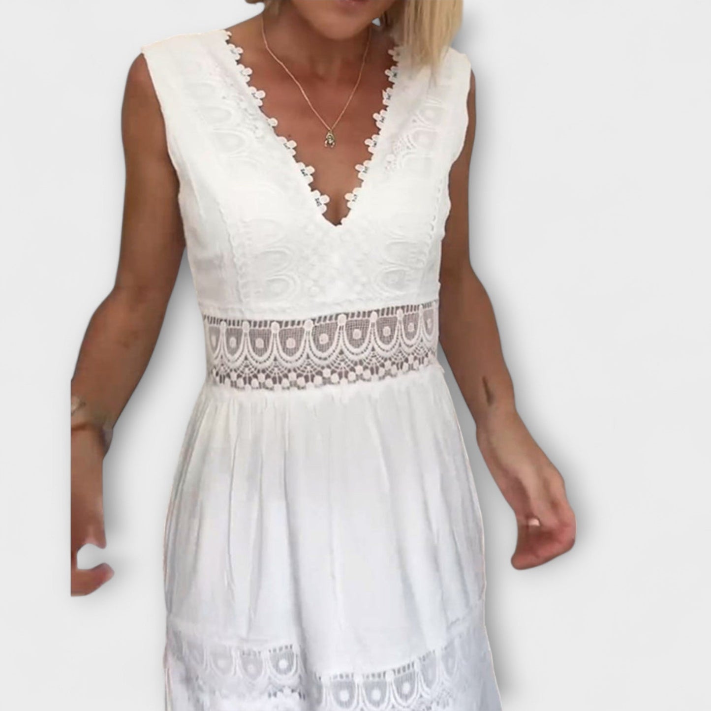 Aurélie - Vestido elegante de encaje con escote en V