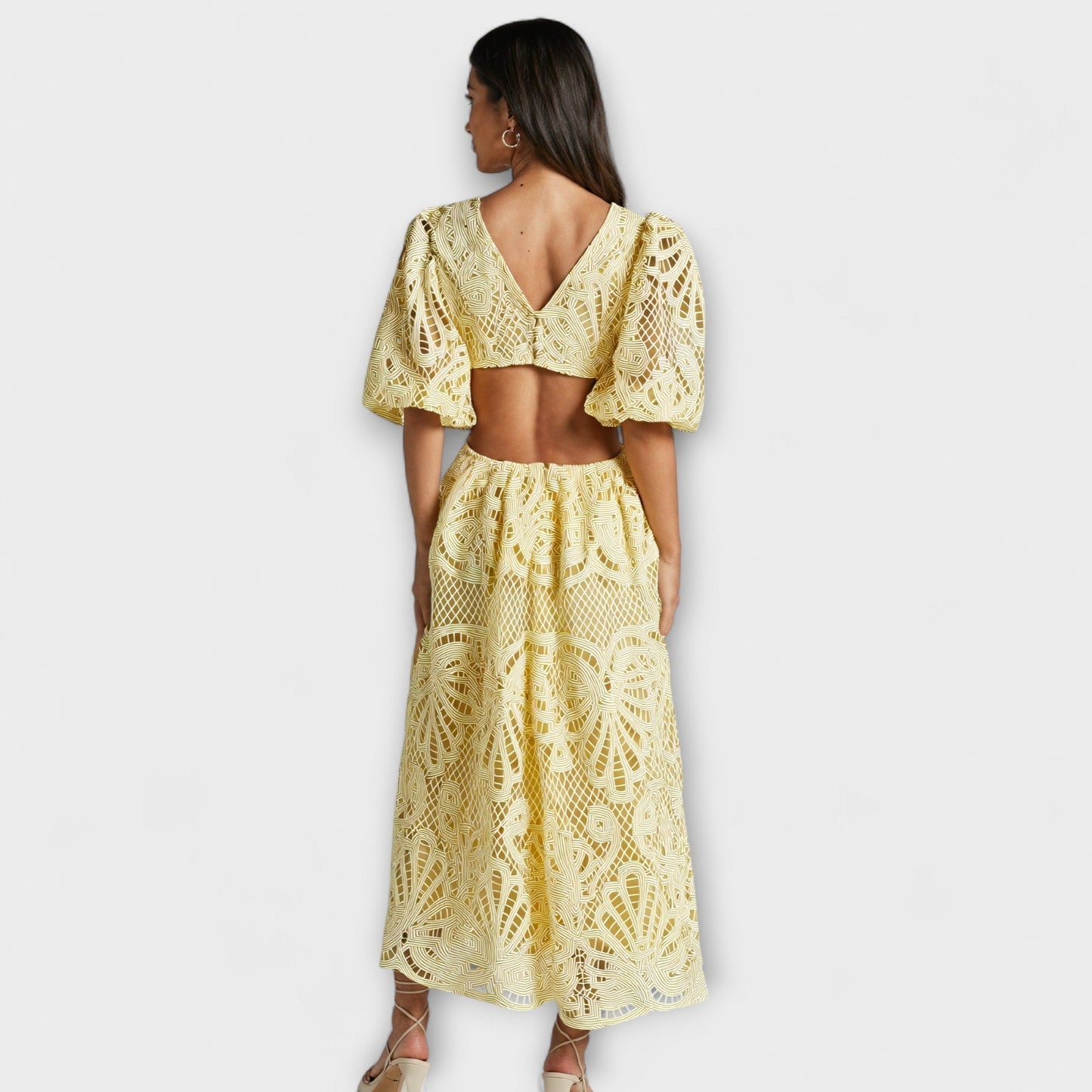 Vestido elegante con delicados detalles