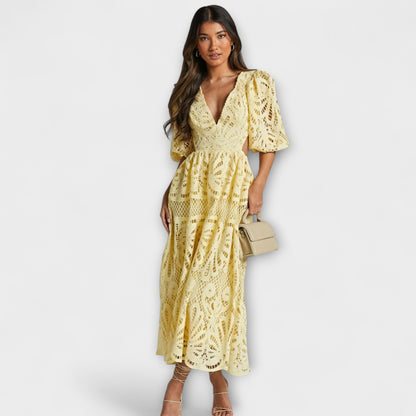 Vestido elegante con delicados detalles