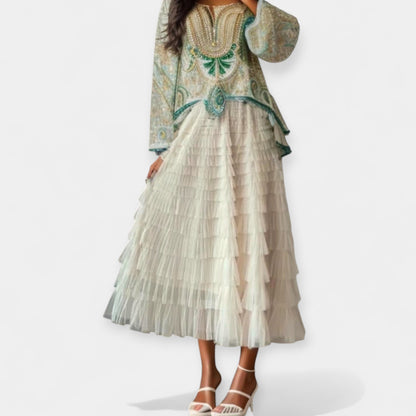 Kristýna - Falda Elegante con Detalle Decorativo de Tul