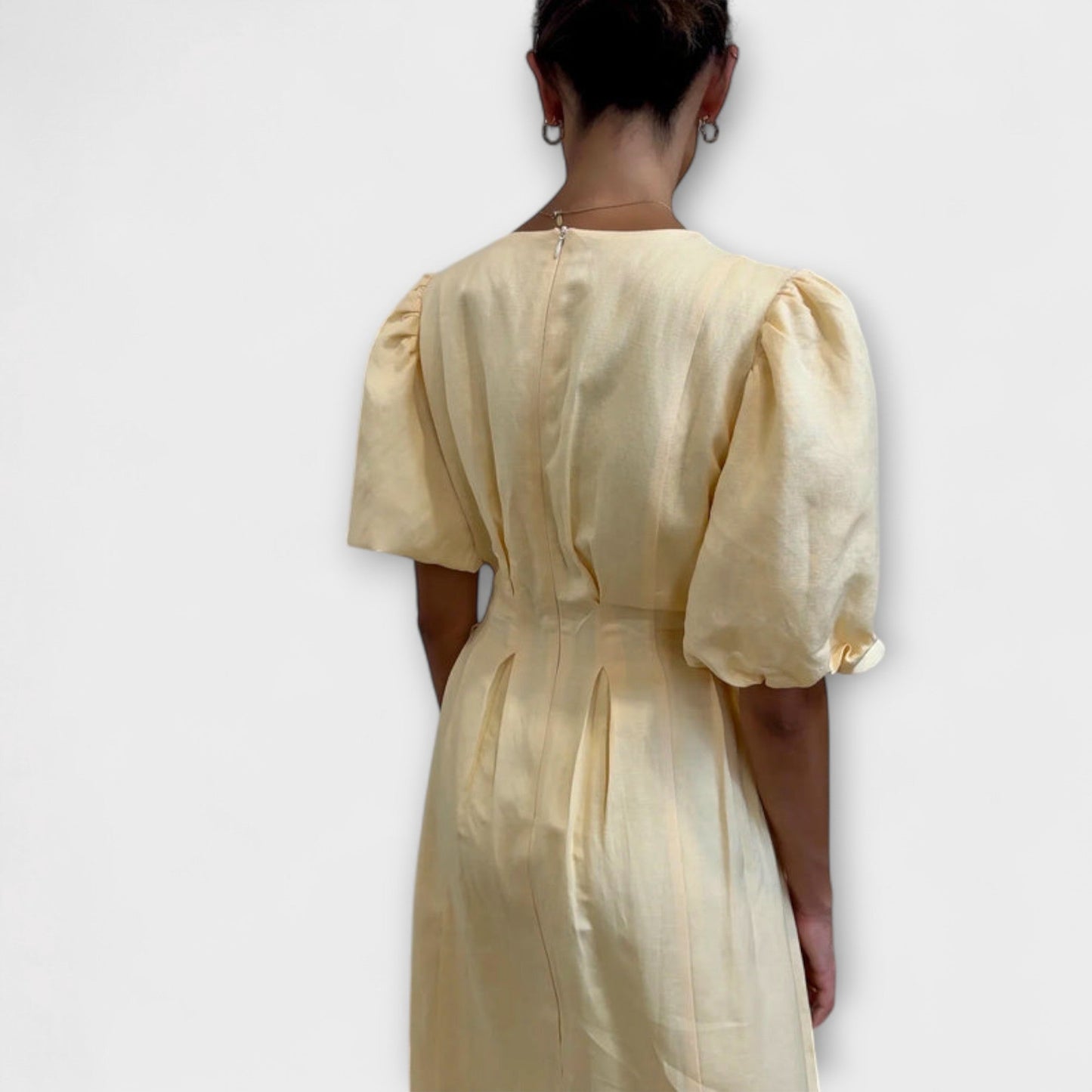 Josephine - Maxi vestido en color amarillo mantequilla con diseño transpirable