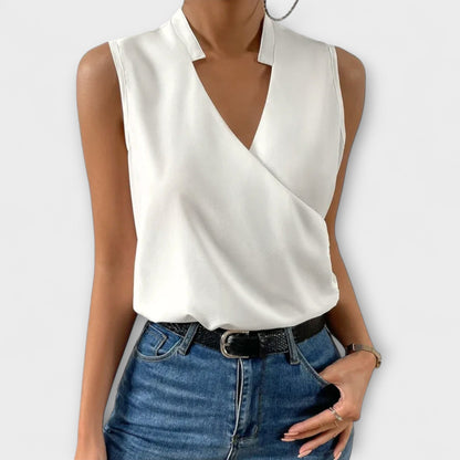 Top suave de verano con escote en V