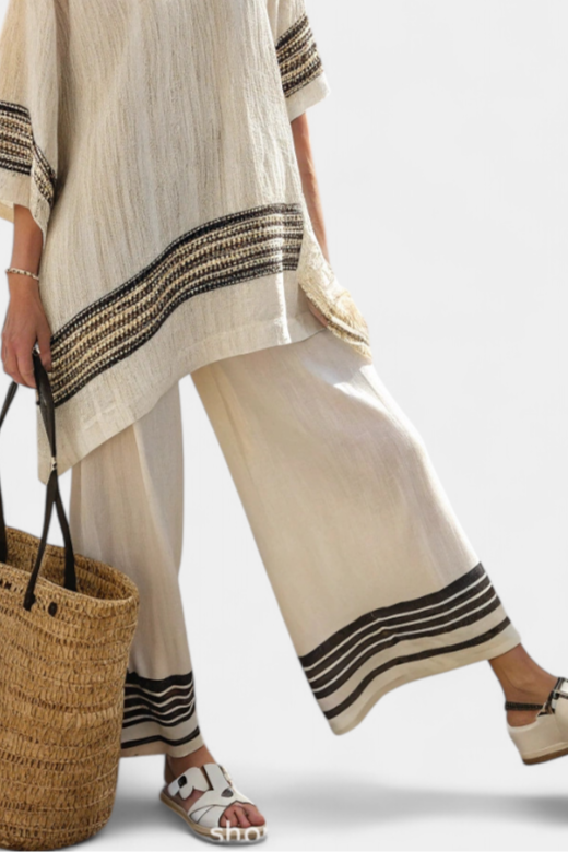 Mariella — Top elegante de lino con rayas negras y pantalones fluidos