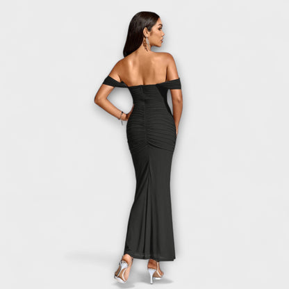 Ione - Vestido ajustado con hombros al descubierto y fruncido