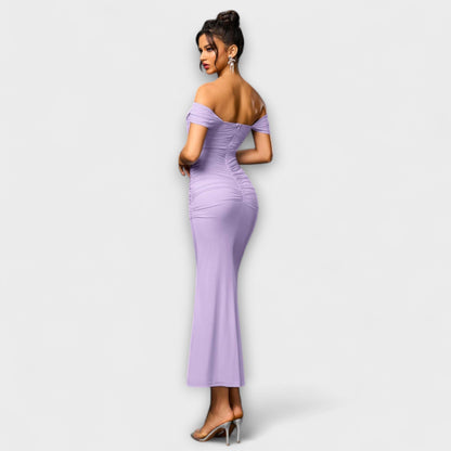 Ione - Vestido ajustado con hombros al descubierto y fruncido