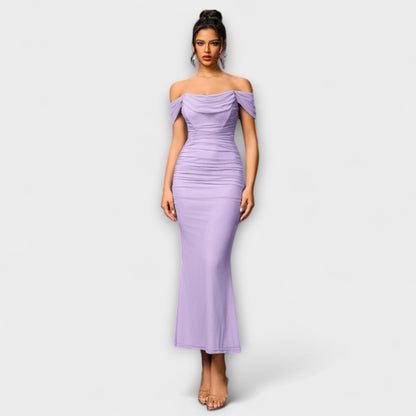 Ione - Vestido ajustado con hombros al descubierto y fruncido