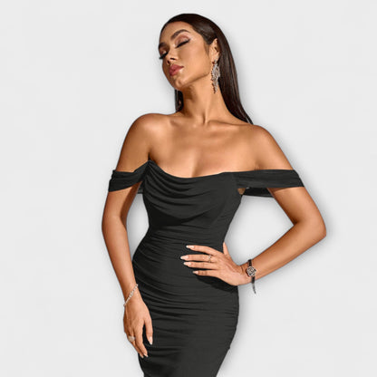 Ione - Vestido ajustado con hombros al descubierto y fruncido