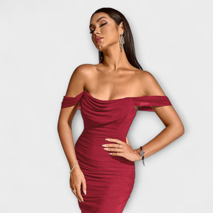 Ione - Vestido ajustado con hombros al descubierto y fruncido