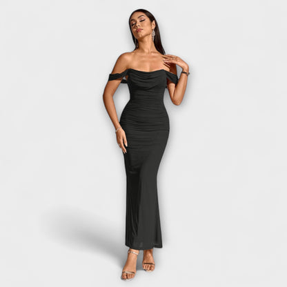 Ione - Vestido ajustado con hombros al descubierto y fruncido