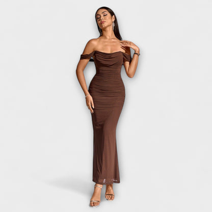Ione - Vestido ajustado con hombros al descubierto y fruncido