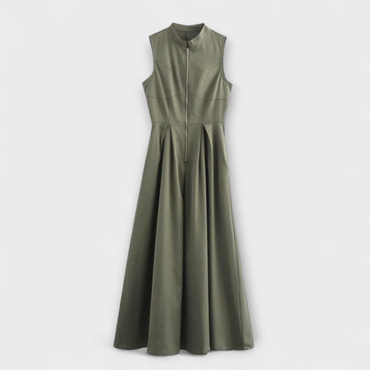 Vestido corto sin mangas con plisados y corte ajustado midi