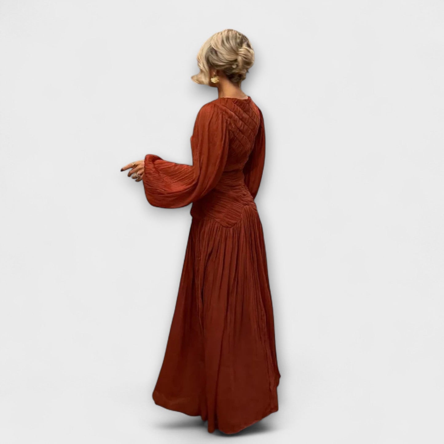 Vestido plisado elegante con mangas largas