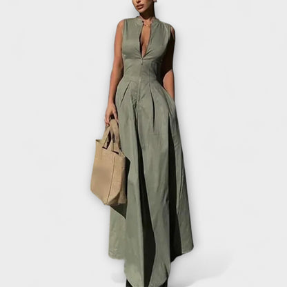 Vestido corto sin mangas con plisados y corte ajustado midi