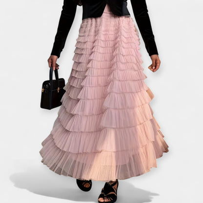 Kristýna - Falda Elegante con Detalle Decorativo de Tul