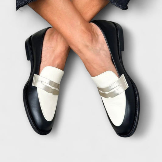 Xara – Mocasines negros con brillo metálico