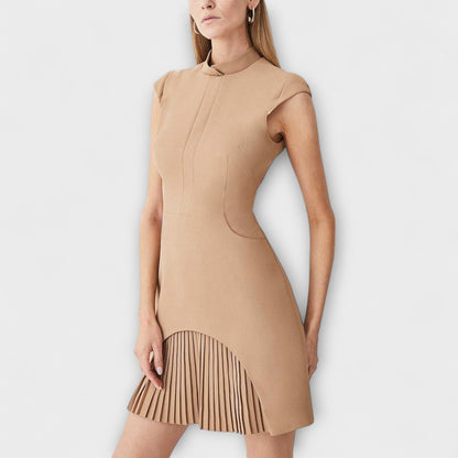 Elowen - Mini vestido con patchwork inspirado en lo militar y cuello alto